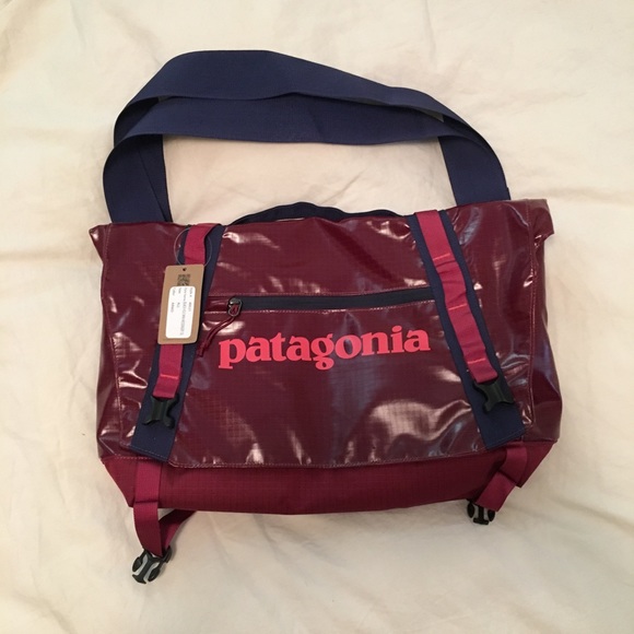 patagonia black hole 12l